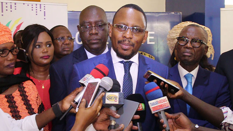 visite du ministre de lindustrie moustapha diop à la zone franche industrielle