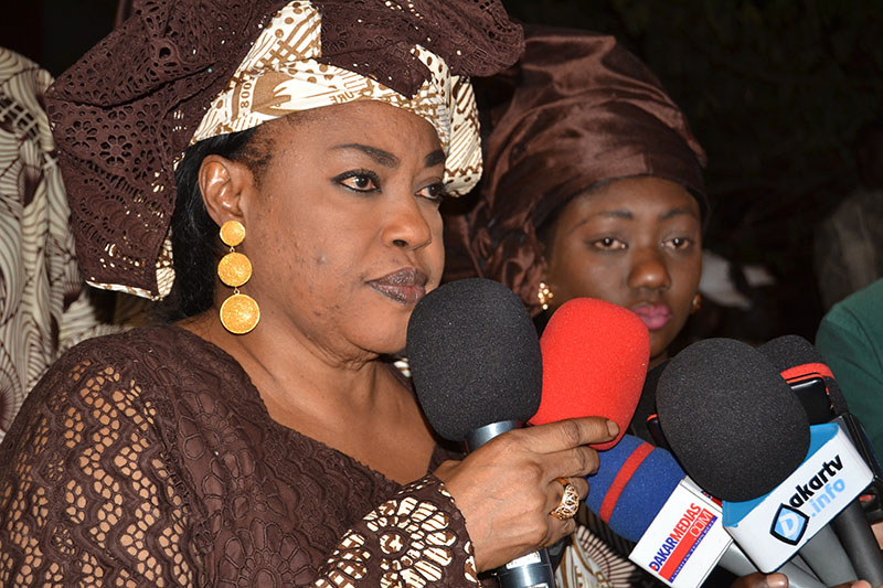 LES FEMMES DE GRAND DAKAR FONT BLOC DERRIÈRE NDÈYE SALY DIOP DIENG LORS DE SON MÉGA MEETIN