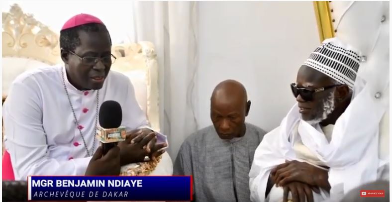 Larchevêque de Dakar Monseigneur Benjamin Ndiaye reçu par le Khalif des mourides