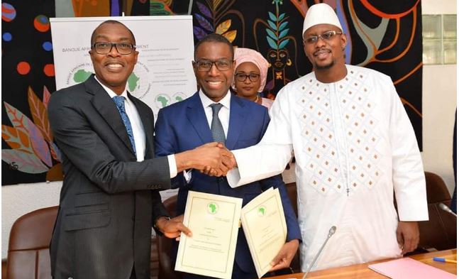 Le ministre Moustapha DIOP se félicite de la signature des accords de financement du Projet agropole Sud