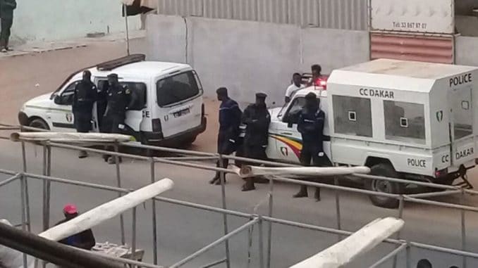 LE PRÉFET DE DAKAR FAIT UNE DESCENTE DANS LES LOCAUX DE WALF TV POUR ARRÊTER LÉMISSION GRAND SOIR