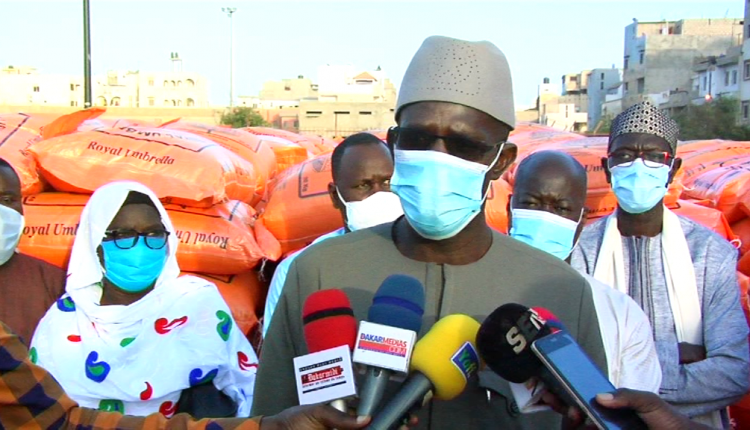 CONTRECOUPS DE LA COVID 19 À YOFF LA MAIRIE DE DIOUF SARR DISTRIBUE 130 TONNES DE RIZ AUX POPULATIONS IMPACTÉES