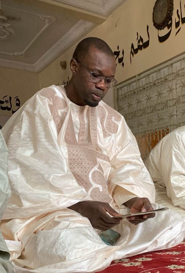 Photostouba Ousmane Sonko A CÉlÉbrÉ Le Magal Chez Serigne Cheikh Saliou MbackÉ Dakarmedias